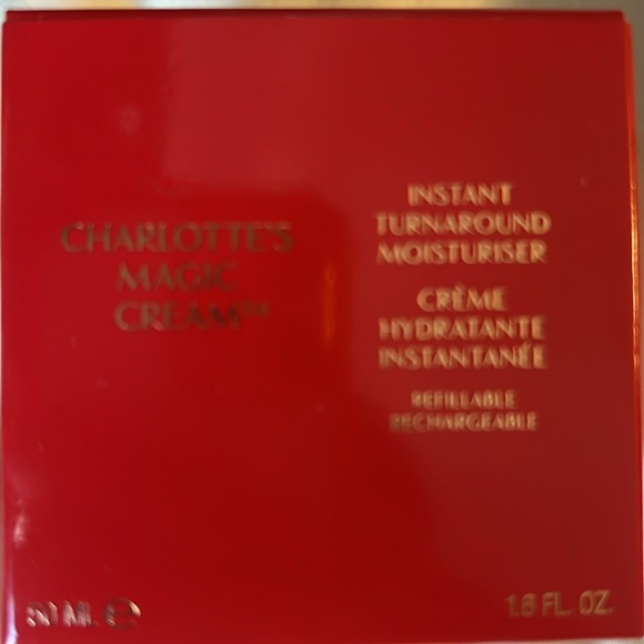 Charlotte Tilbury CHARLOTTE'S MAGIC CREAM
50 ML MOISTURISER - Picture 10 of 11